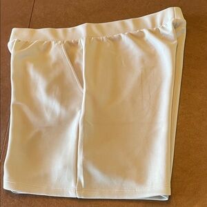Lazy Pants Women’s Tan Shorts Size XL New without Tags